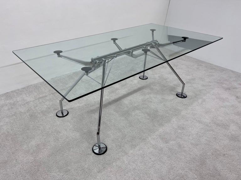 Norman Foster Nomos Dining or Conference Table for Tecno In Good Condition For Sale In Miami, FL