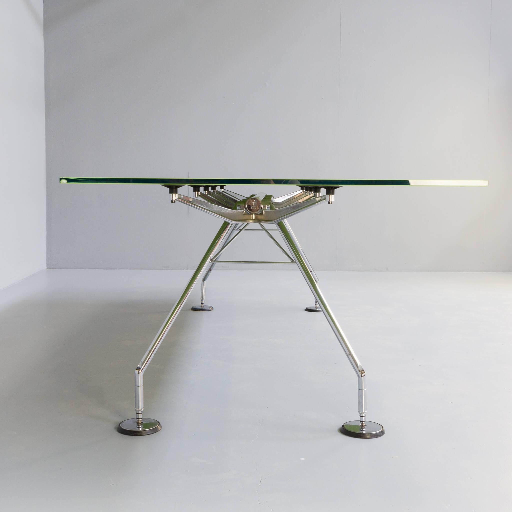 Norman Foster ‘Nomos’ Green Glass Table Desk for Tecno In Good Condition For Sale In Amstelveen, Noord