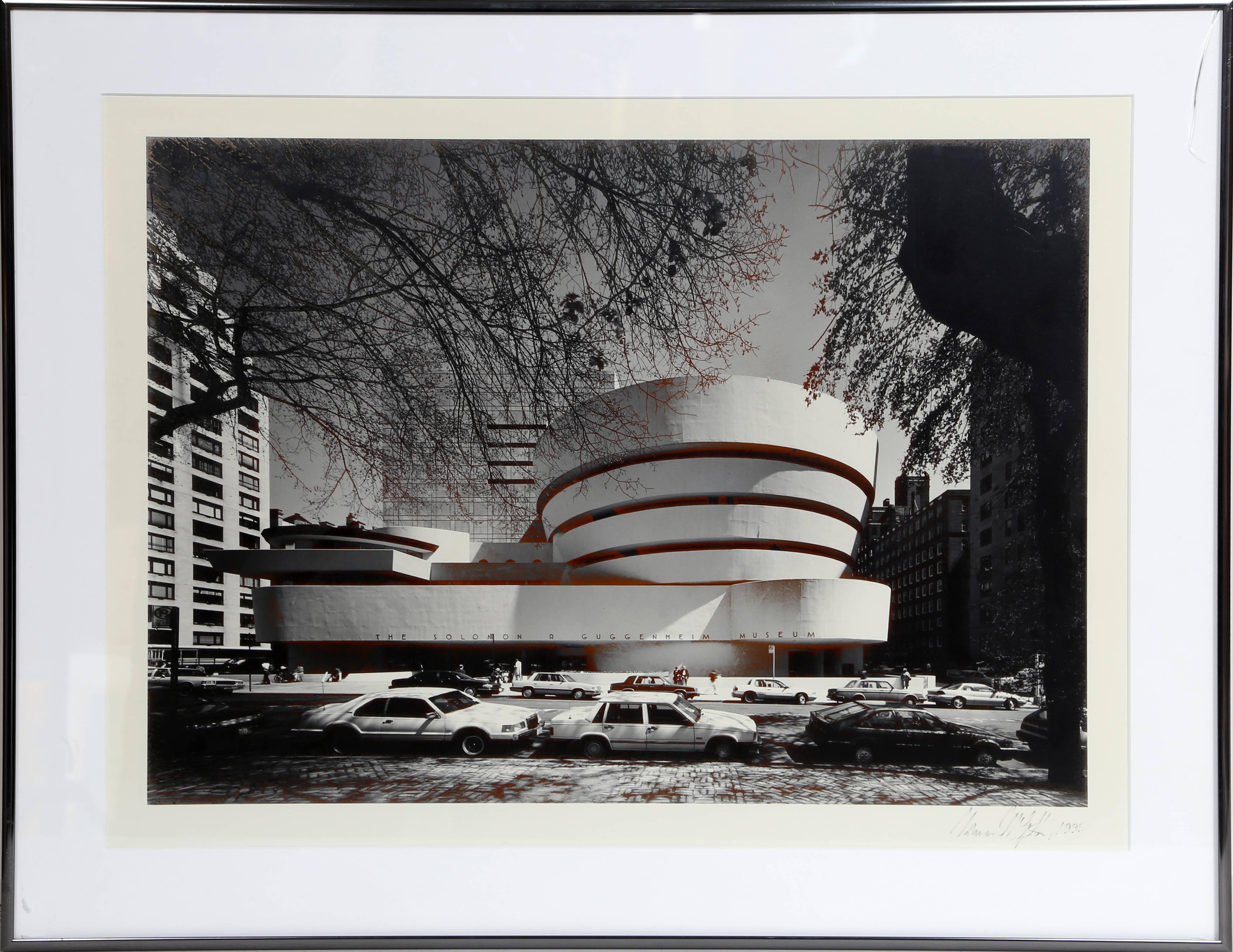Artiste : Norman McGrath
Titre : Musée Guggenheim
Année : 1995
Moyen :	Photographie, signée et datée à droite. 
Taille du papier : 22 x 17 pouces/ 56 x 43 cm
Taille du cadre : 26 x 21 pouces/ 66 x 53 cm 