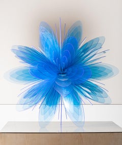 «loom No. 1 » de la série Bloom, sculpture abstraite organique en acrylique bleu