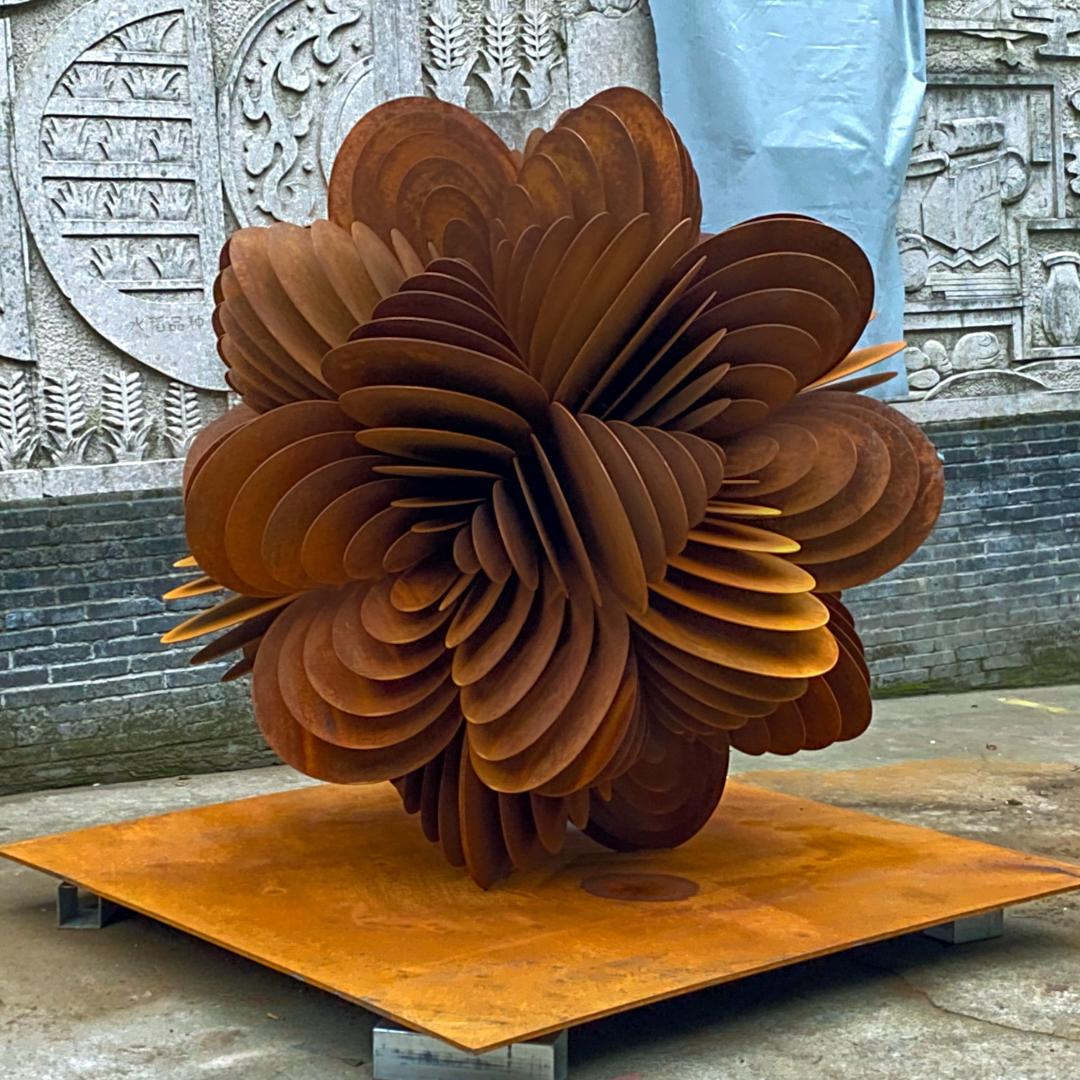 «loom n° 3 » de la série Bloom, sculpture abstraite organique en acier en vente 5