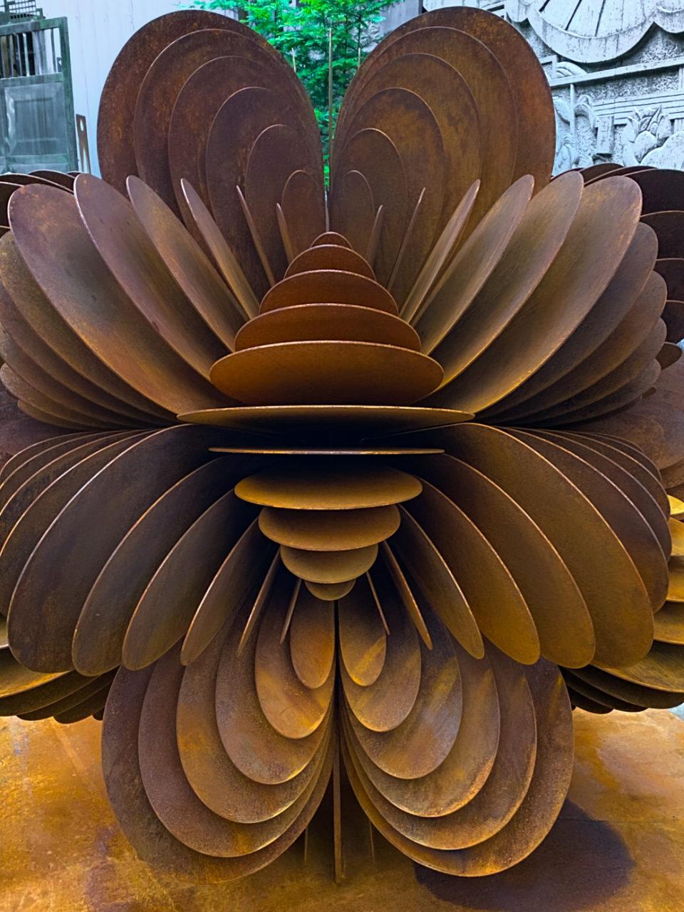 «loom n° 3 » de la série Bloom, sculpture abstraite organique en acier en vente 6