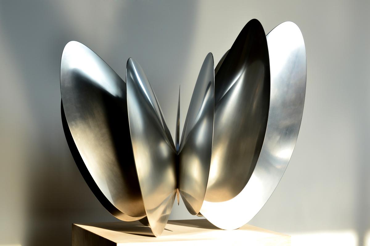 "Schmetterlingseffekt Nr. 2", Abstrakt, Stahl-Metall-Skulptur, Silber, Contemporary