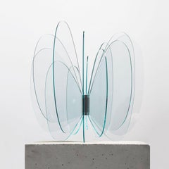 Schmetterlingseffekt Nr. 3“, organische, abstrakte Glasskulptur, Tischgröße