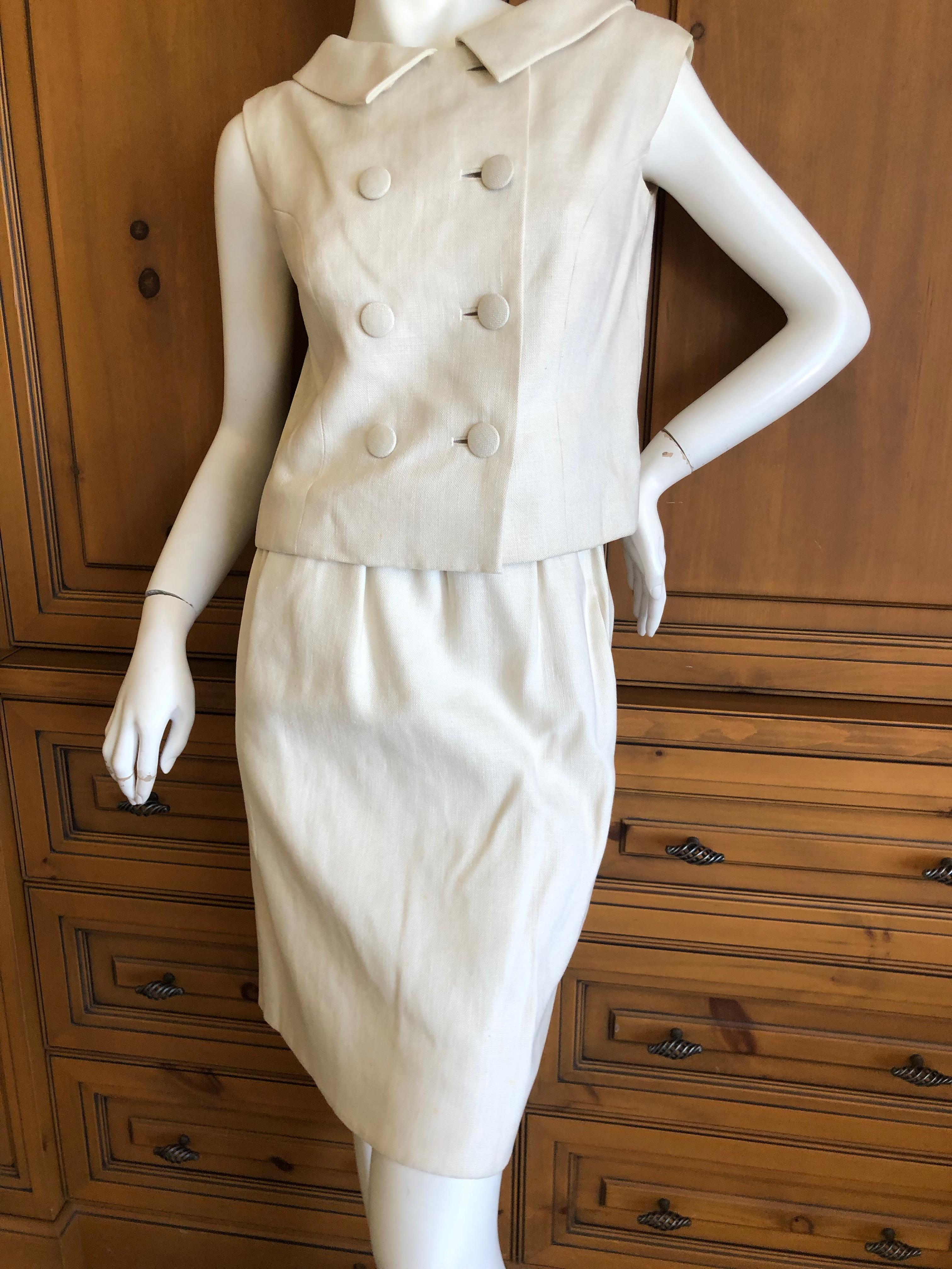 Beautiful skirt suit from Norman Norell.
Lined in silk Taffeta.
In Excellent condition
Top
Bust 36