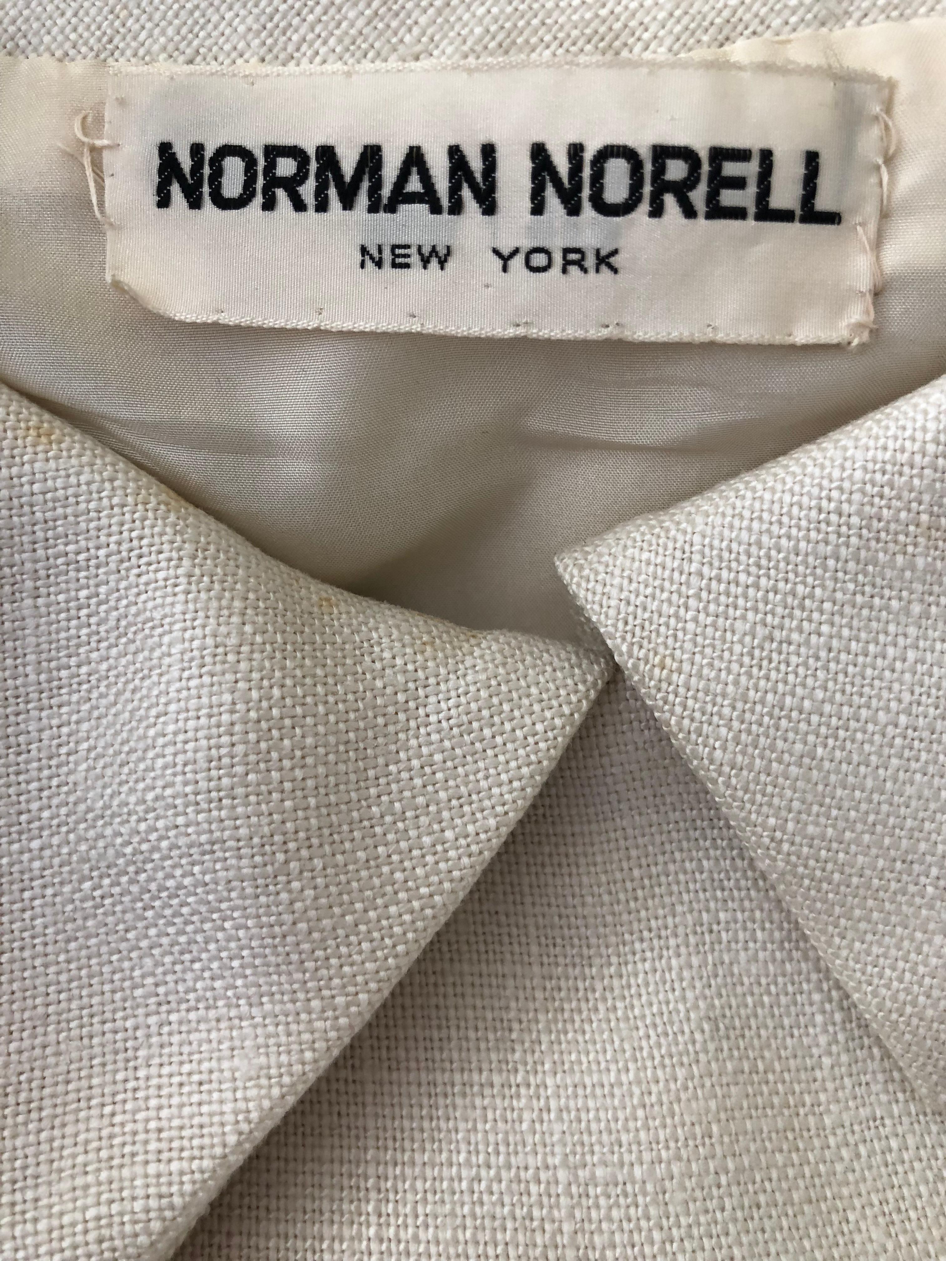 Norman Norell Ivory Linen 1960's Sleeveless Double Breasted Skirt Suit  For Sale 3