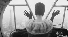 Cardin-Hut über Paris 1960 (Gedruckt später) Limitierter Nachlassdruck