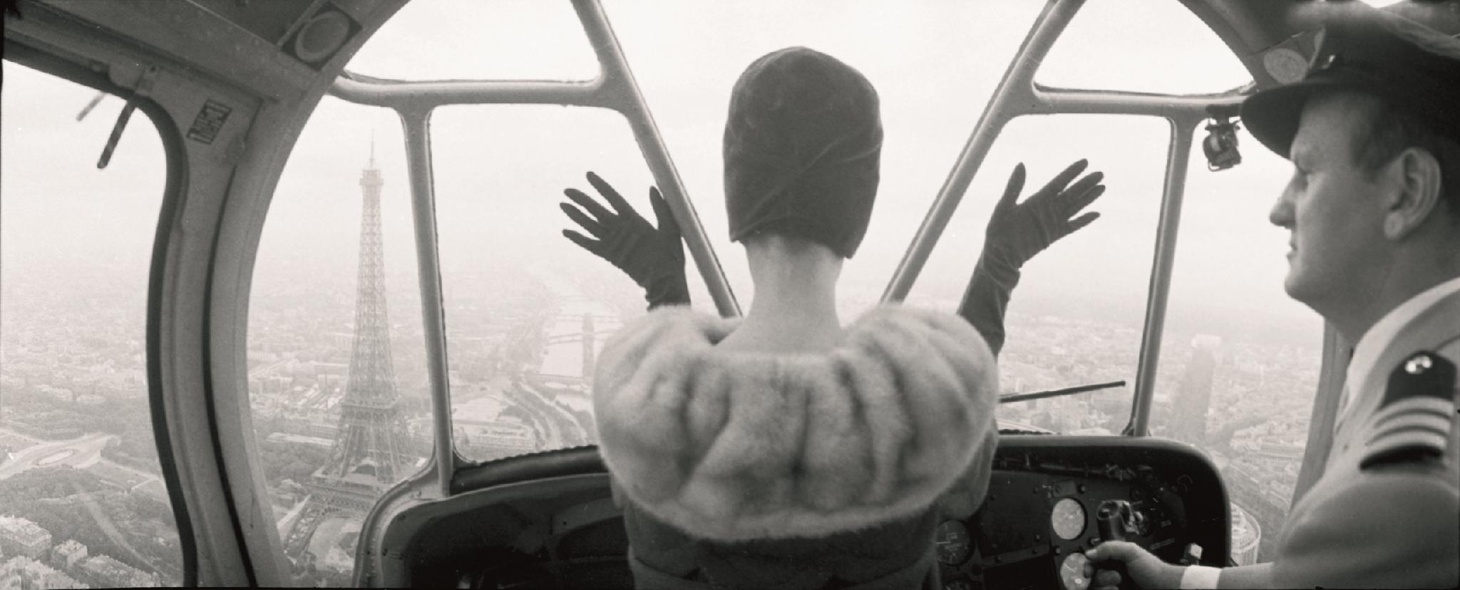 Norman Parkinson Figurative Photograph – Cardin Hat Over Paris