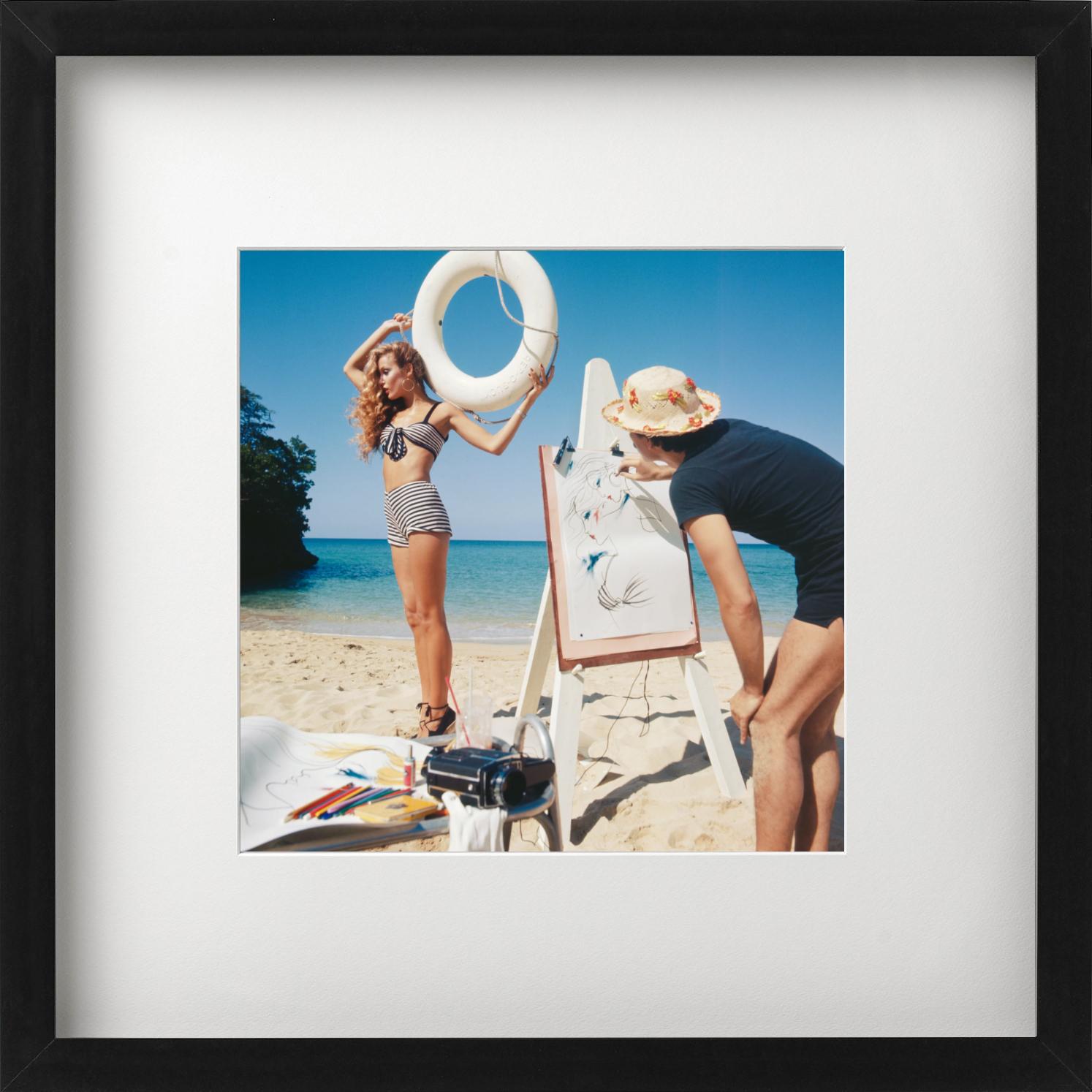 Jerry Hall et Antonio Lopez - Vogue britannique, photographie d'art, 1975 - Gris Color Photograph par Norman Parkinson
