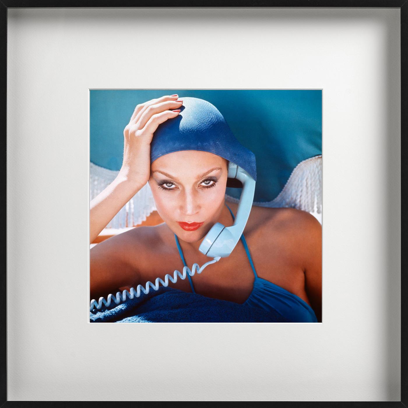 Jerry Hall - Jamaïque, Vogue, photographie d'art, 1975 - Marron Figurative Photograph par Norman Parkinson