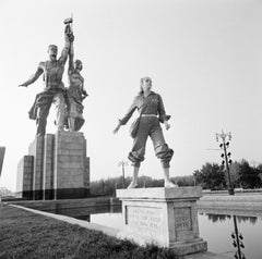 Jerry Hall, Soviet Monument