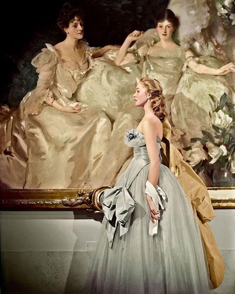 Norman Parkinson "La ballerine Mary Drage en robe de soirée en taffetas de Rappi".