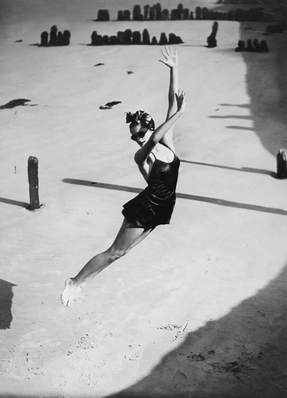 Norman Parkinson 'Fiona Campbell-Walter for Vogue, July 1951' For Sale 2
