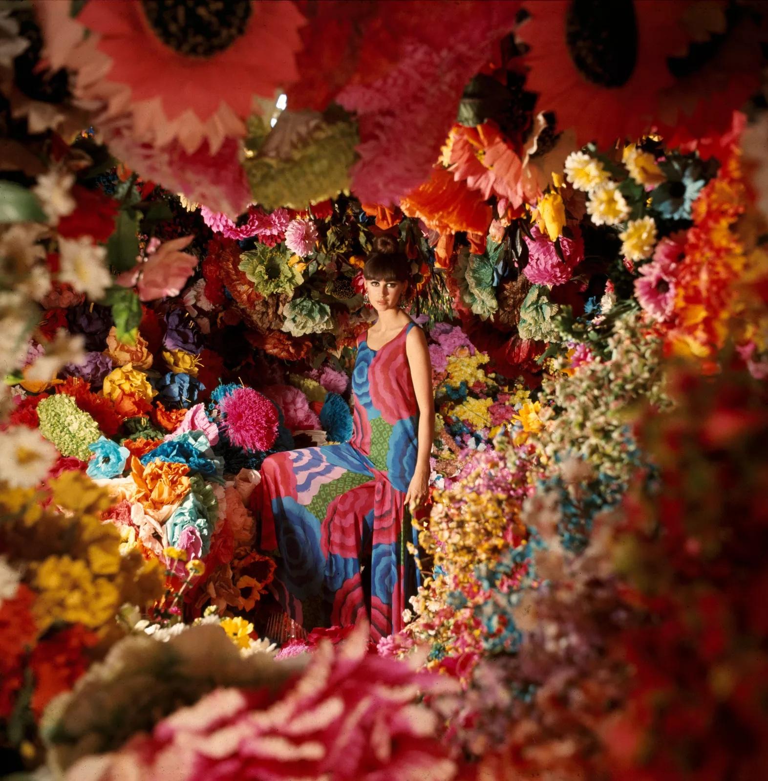 Norman Parkinson 'Marisa Berenson in a feather hat, 1966' For Sale 7