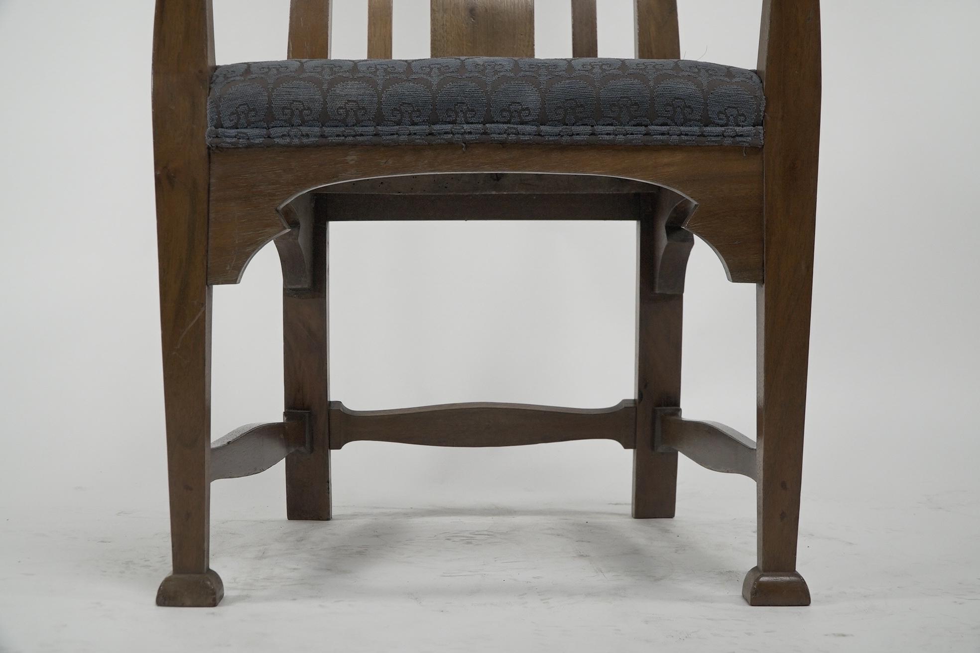 Norman & Stacey (attributed). An Arts and Crafts walnut high back armchair For Sale 4
