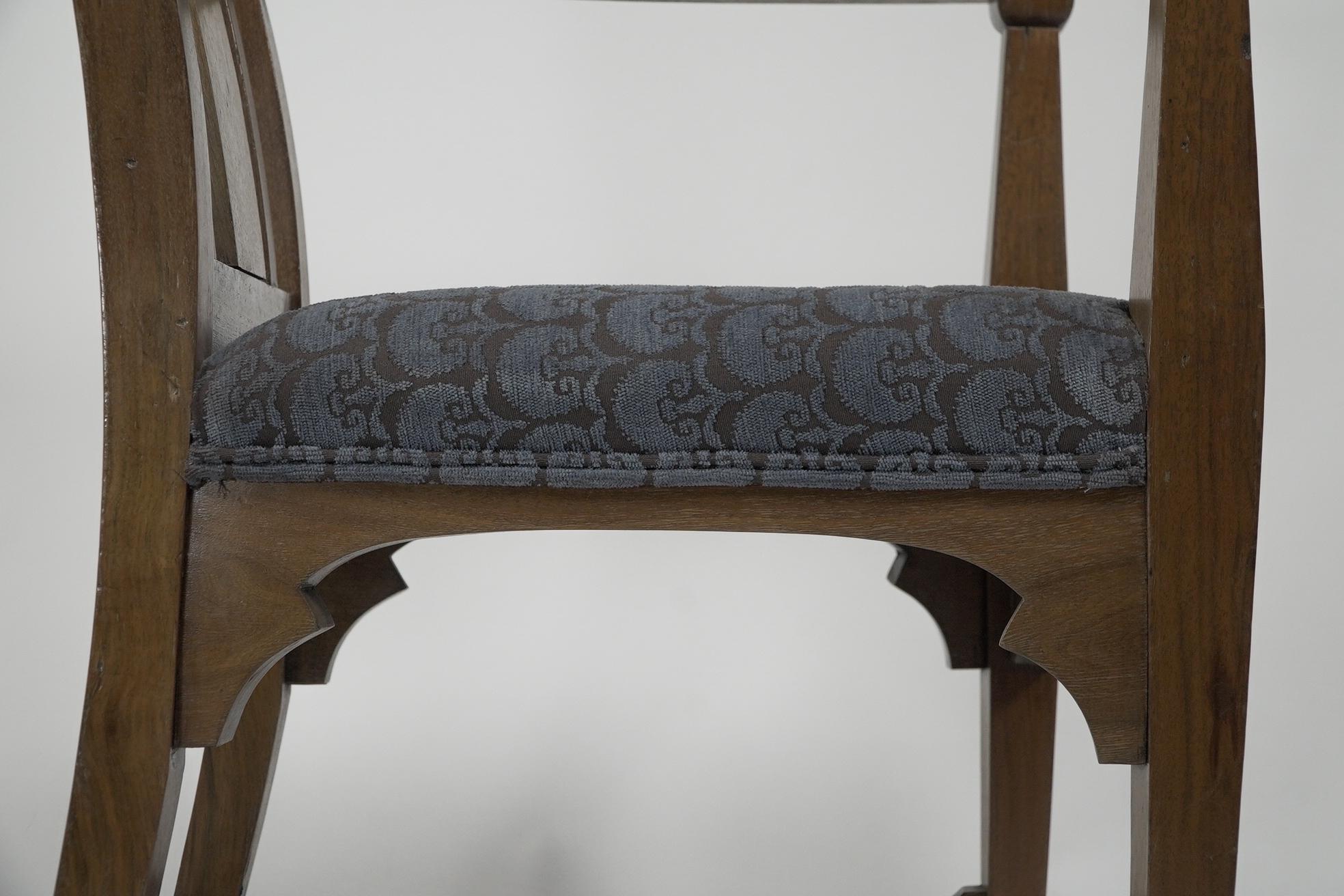 Norman & Stacey (zugeschrieben). Arts and Crafts-Sessel mit hoher Rückenlehne aus Walnussholz im Angebot 7