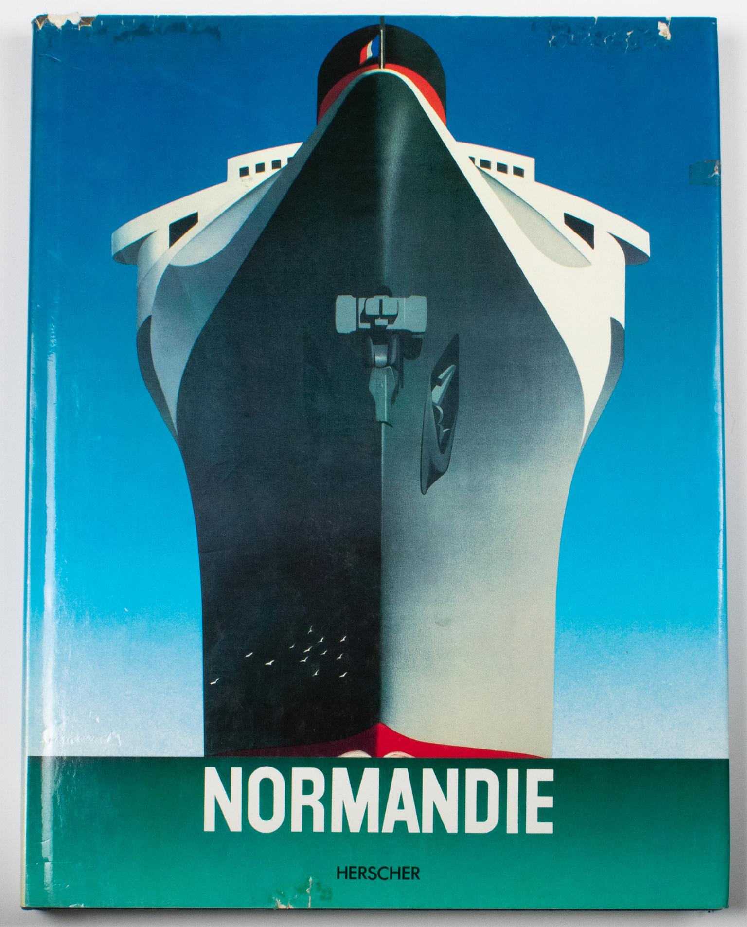 Normandie, L'Epopé du Géant des Mers. Un livre en français de Bruno Foucart, 1985.
Le Normandie, ce paquebot français de qualité, également appelé Floating Exhibition ou Steel Monster, a été exploité par la Transatlantic Company de 1935 à 1939 et a