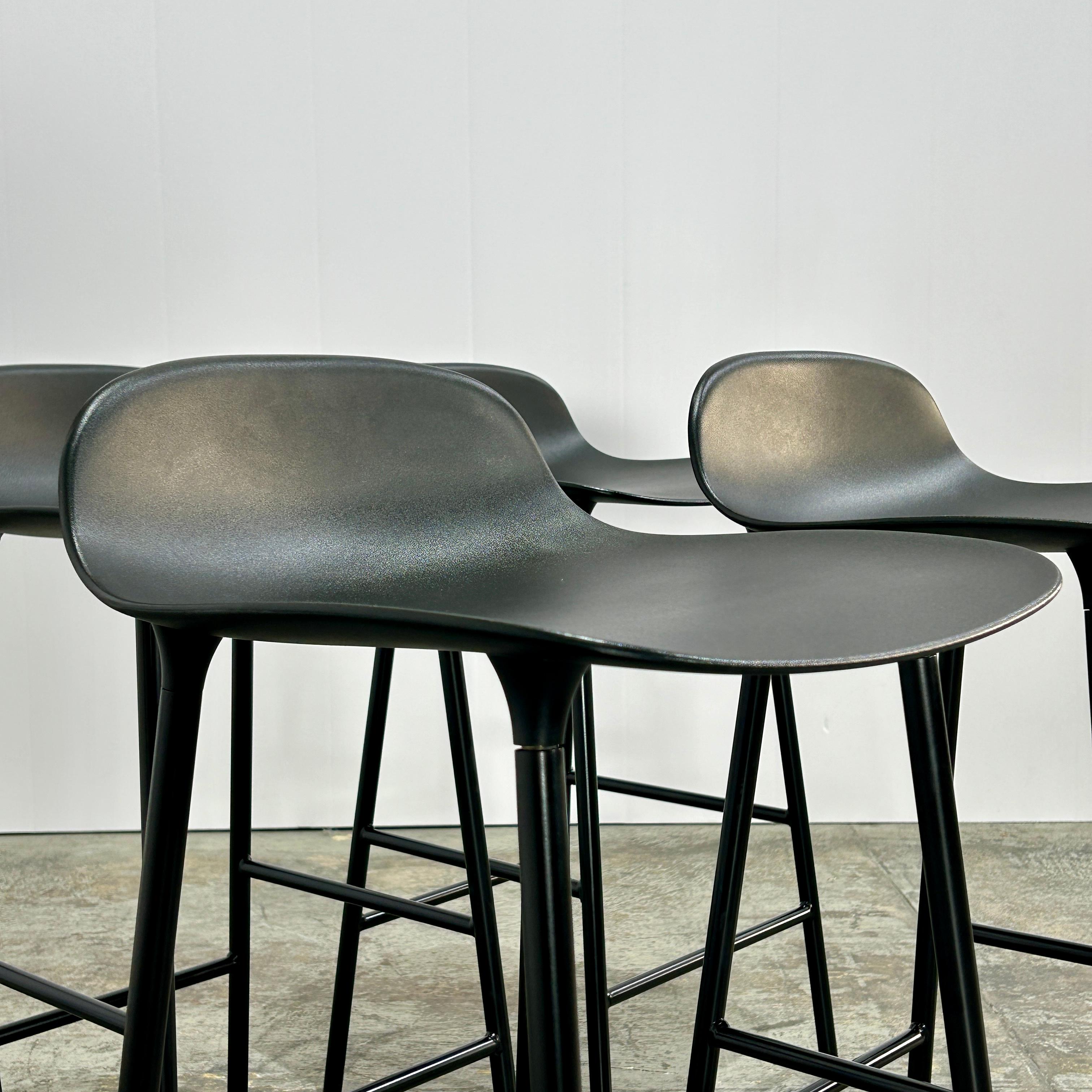 Normann Copenhagen Form Barhocker von Simon Legald, Dreier-Set im Zustand „Gut“ im Angebot in Basildon, London