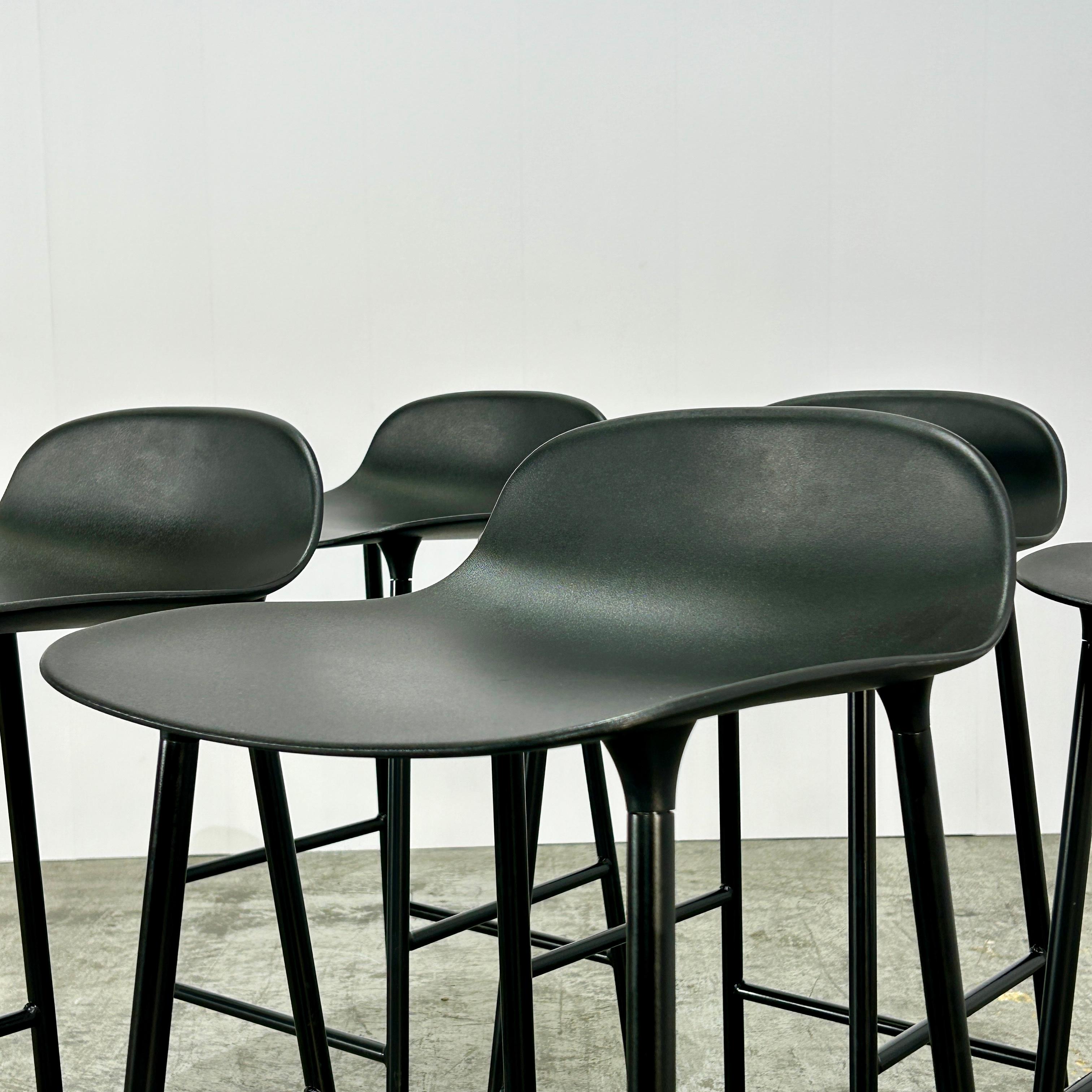Normann Copenhagen Form Barhocker von Simon Legald, Dreier-Set (21. Jahrhundert und zeitgenössisch) im Angebot