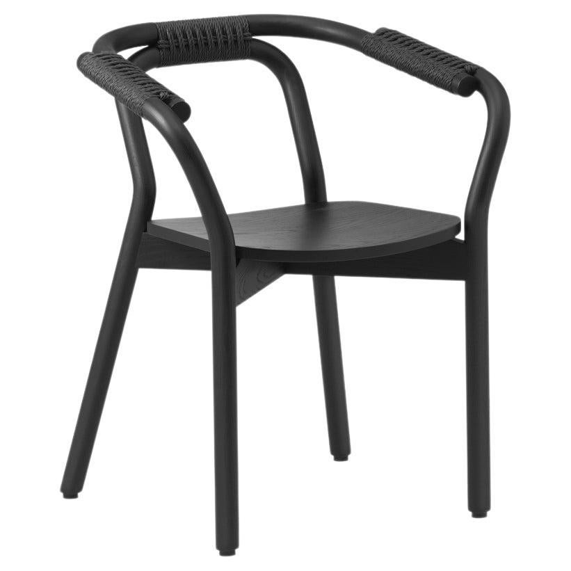 Chaise noire Normann Copenhagen conçue par Tatsuo Kuroda
