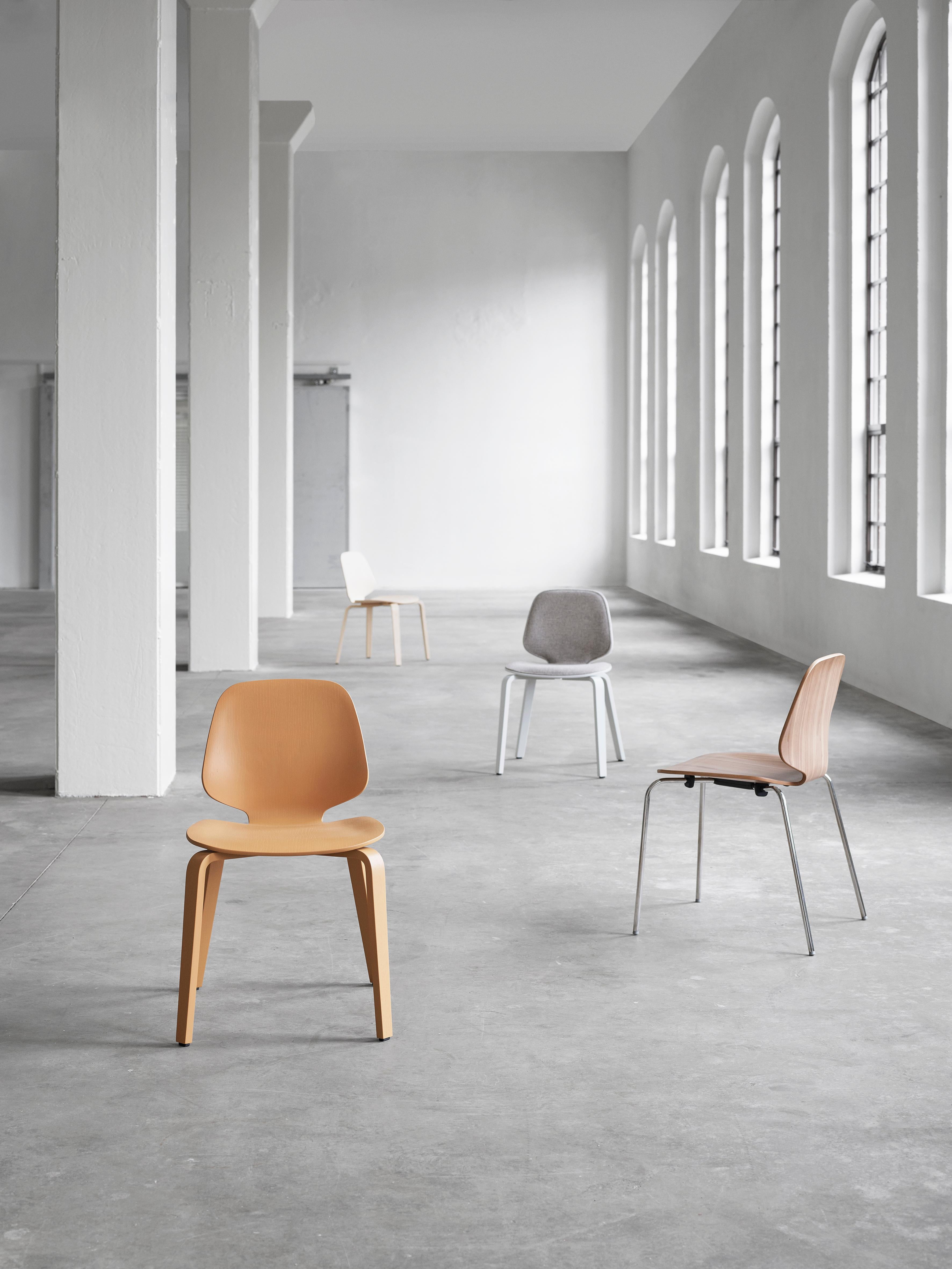 Effortless and timeless, Nicholai Wiig Hansen’s My Chair from 2013 is just about as close as you get to a new Classic: a minimal chair in molded veneer, that moves gently with your body. The rounded corners and curved waist counterbalance the