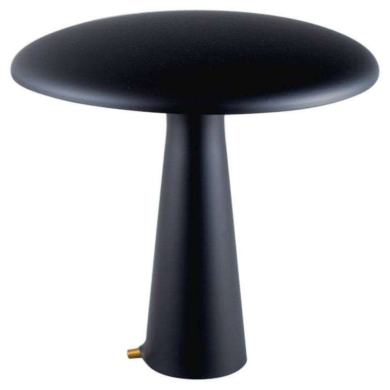 Normann Copenhagen, Lámpara de mesa "Shelter". Diseño: Holmbäck Nordentoft
