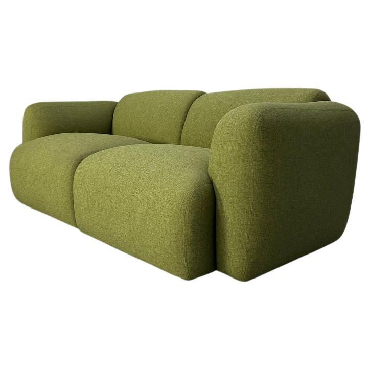 Normann Copenhagen Sofá de 2 plazas "Swell" - En lino verde en venta
