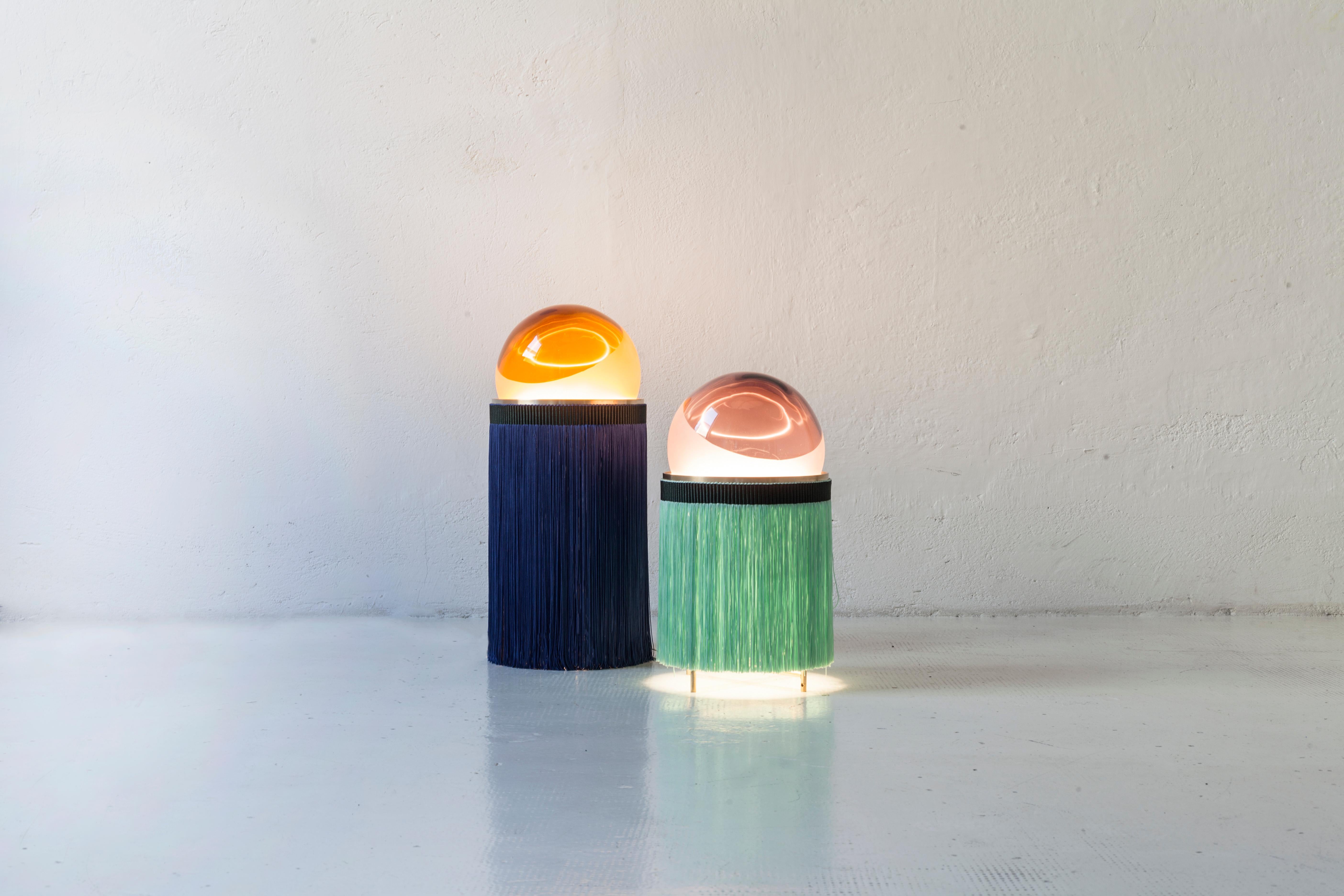 Moderno 21° secolo VI+M Studio A Lampada media in vetro di Murano Tripolino con frange di vari colori in vendita