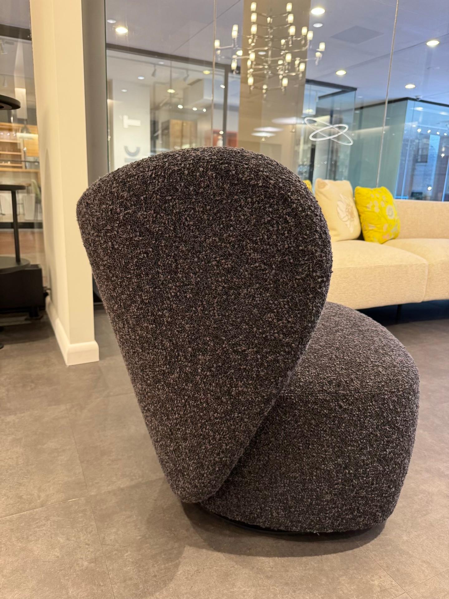 Little big chair in Zero 013 category 3

Swivel base with an auto-return movement function
Surprisingly compact in size but with a comfortable seat
Sculptural and organic shapes
Made in Italy

With its sculptural and organic shape, the Little Big