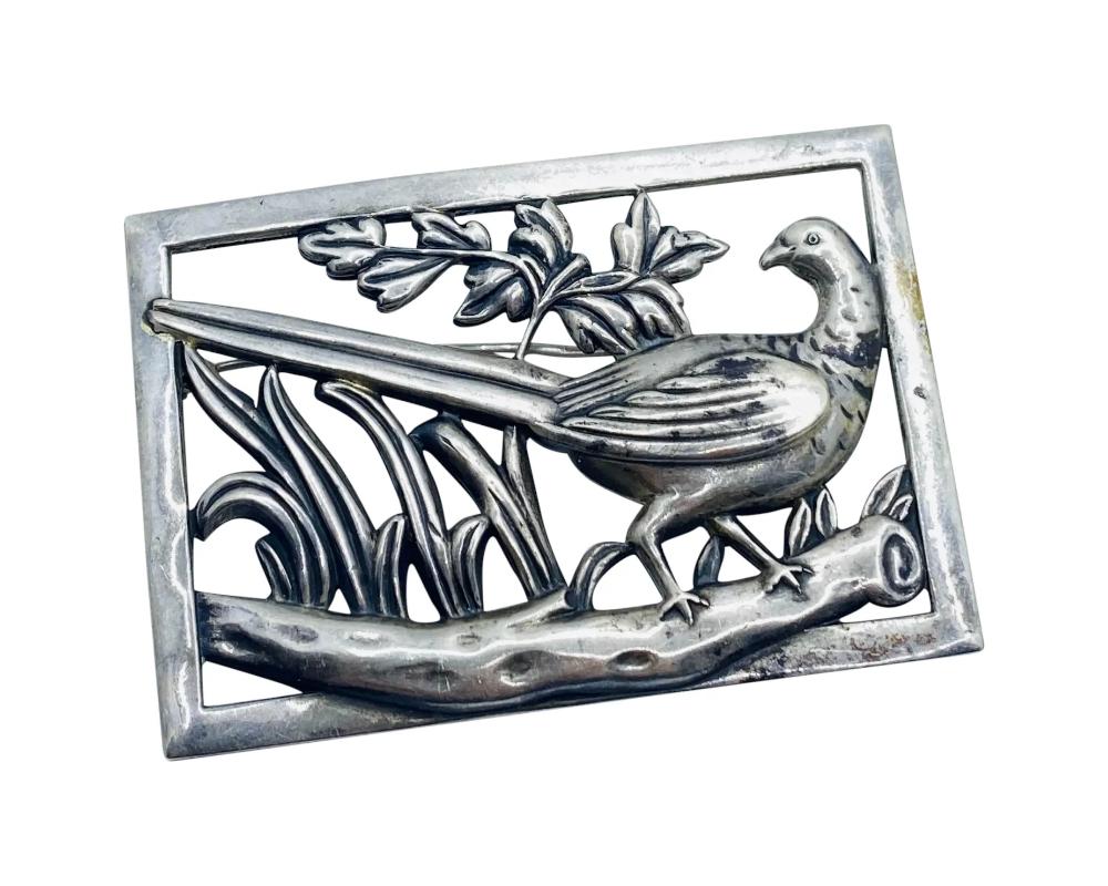 Norseland by Coro Large Sterling Silver Vintage Brooch Bird

Approximately weight is 26 Grams.

The brooch is in great condition just needs a light polishing.

Minor surface wear from age and use.

Size is approximately 2 1/2 inches wide by 1 1/2