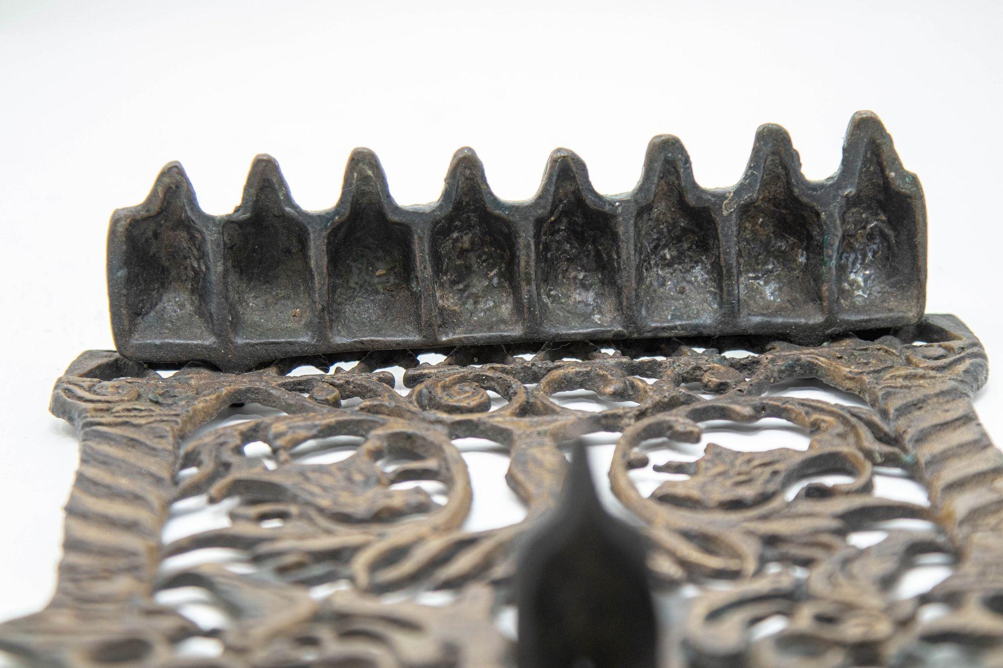 North-African Brass Hanukkah Lamp Menorah Oil Lamp Judaica Morocco 19th C. In Good Condition For Sale In North Hollywood, CA