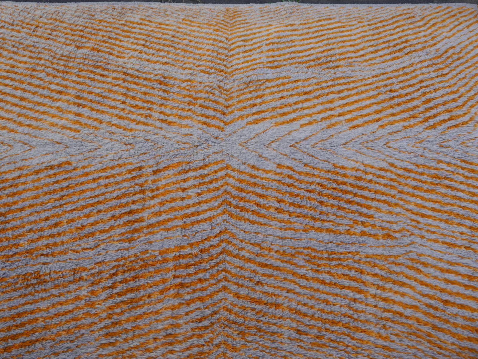 Nordafrikanischer nordafrikanischer marokkanischer Berberteppich mit abstraktem Design in Grau und Kupfer Super Soft Qualität im Angebot 6