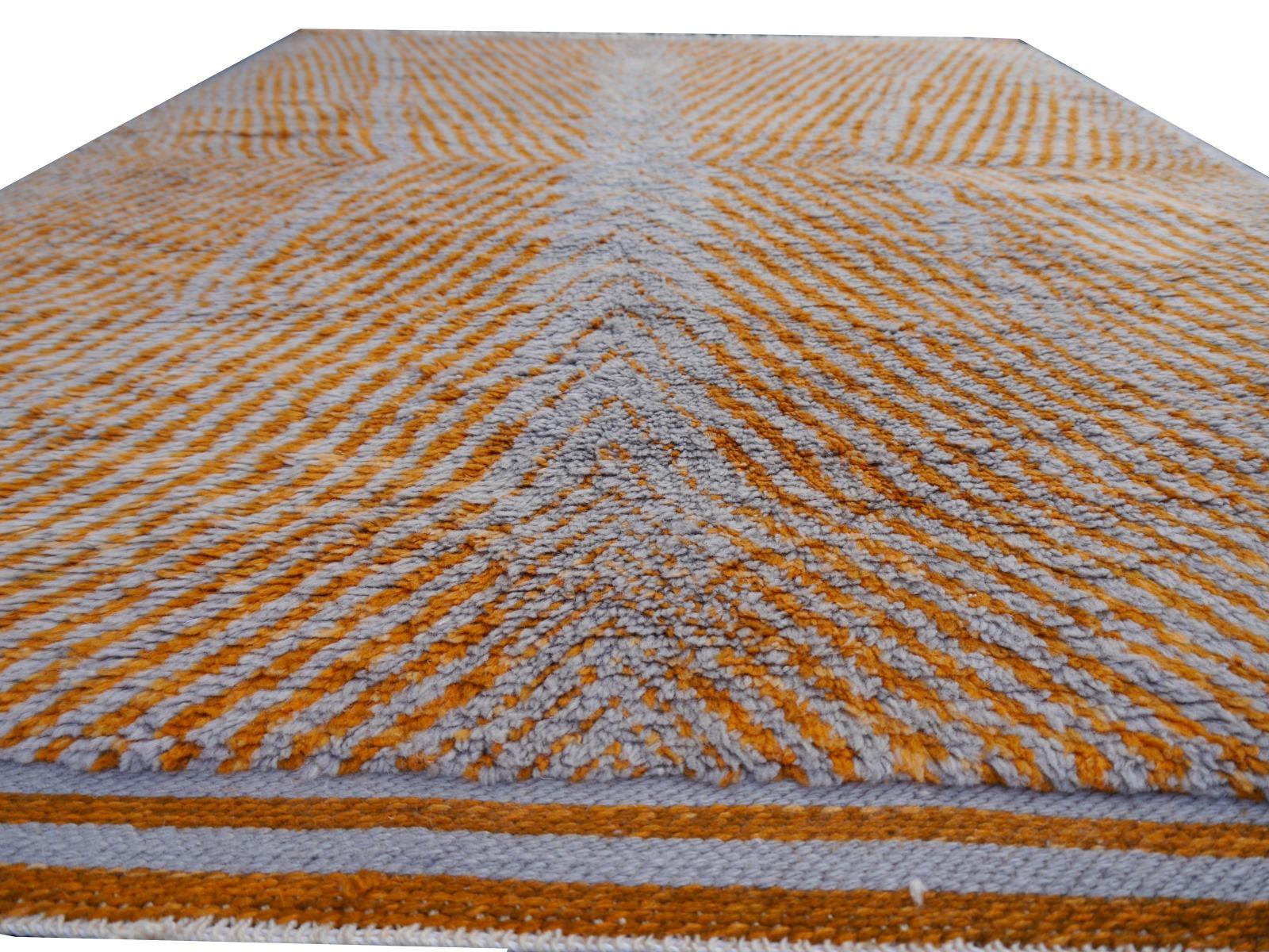 Nordafrikanischer nordafrikanischer marokkanischer Berberteppich mit abstraktem Design in Grau und Kupfer Super Soft Qualität im Angebot 1
