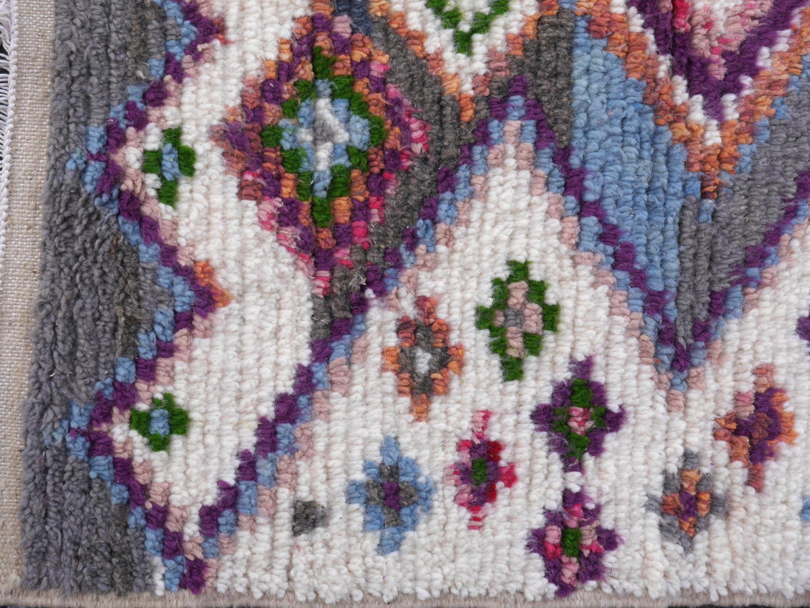 North African Moroccan Berber Rug Diamond Design Wool Gray, White, Pink 2
