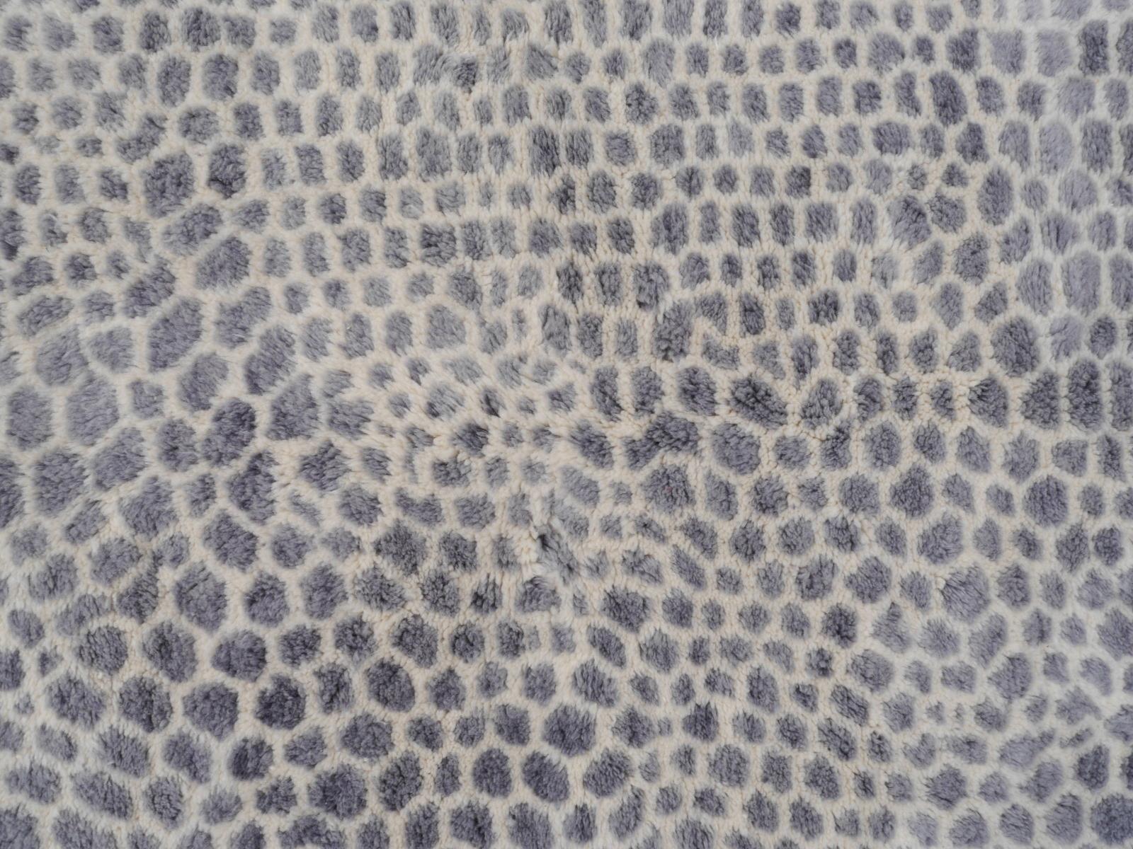 Nordafrikanischer nordafrikanischer marokkanischer Berberteppich Leopard Cheetah Design weiche Qualität Grau Beige im Angebot 3