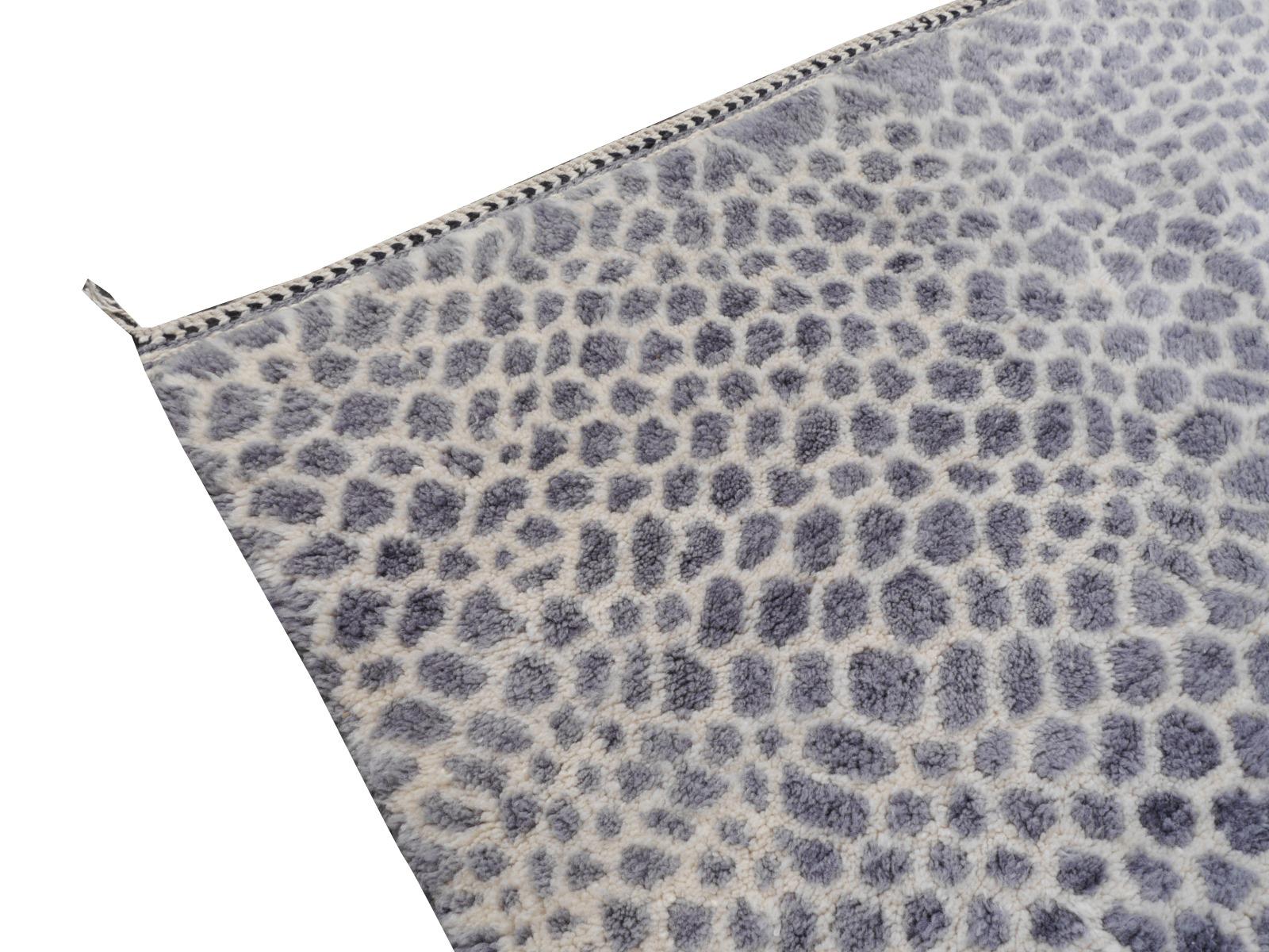 North African Moroccan Berber Rug Leopard Cheetah Design Soft Quality Gray Beige For Sale 5