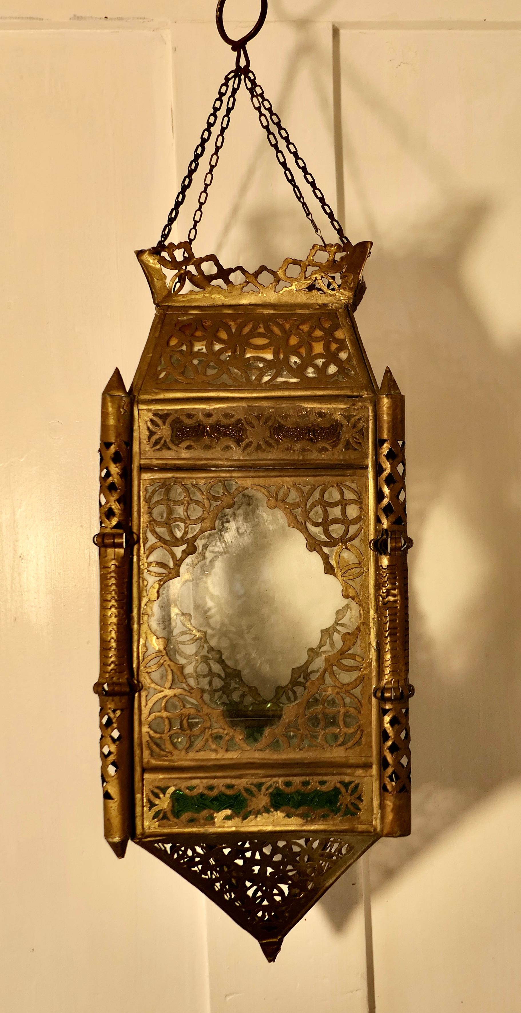 XIXe siècle Abat-jour de lanterne nord-africaine en laiton et vitrail    en vente