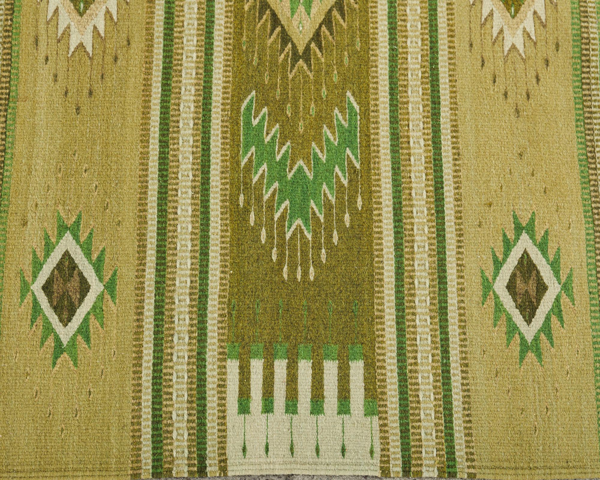 North American Navajo Style Wool Rug in Green Tones For Sale 5