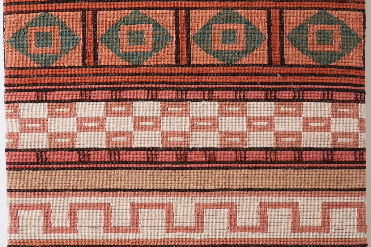 Nordamerikanisches gewebtes geometrisches Textil-Paneel mit Textilbeschlägen im Angebot 4