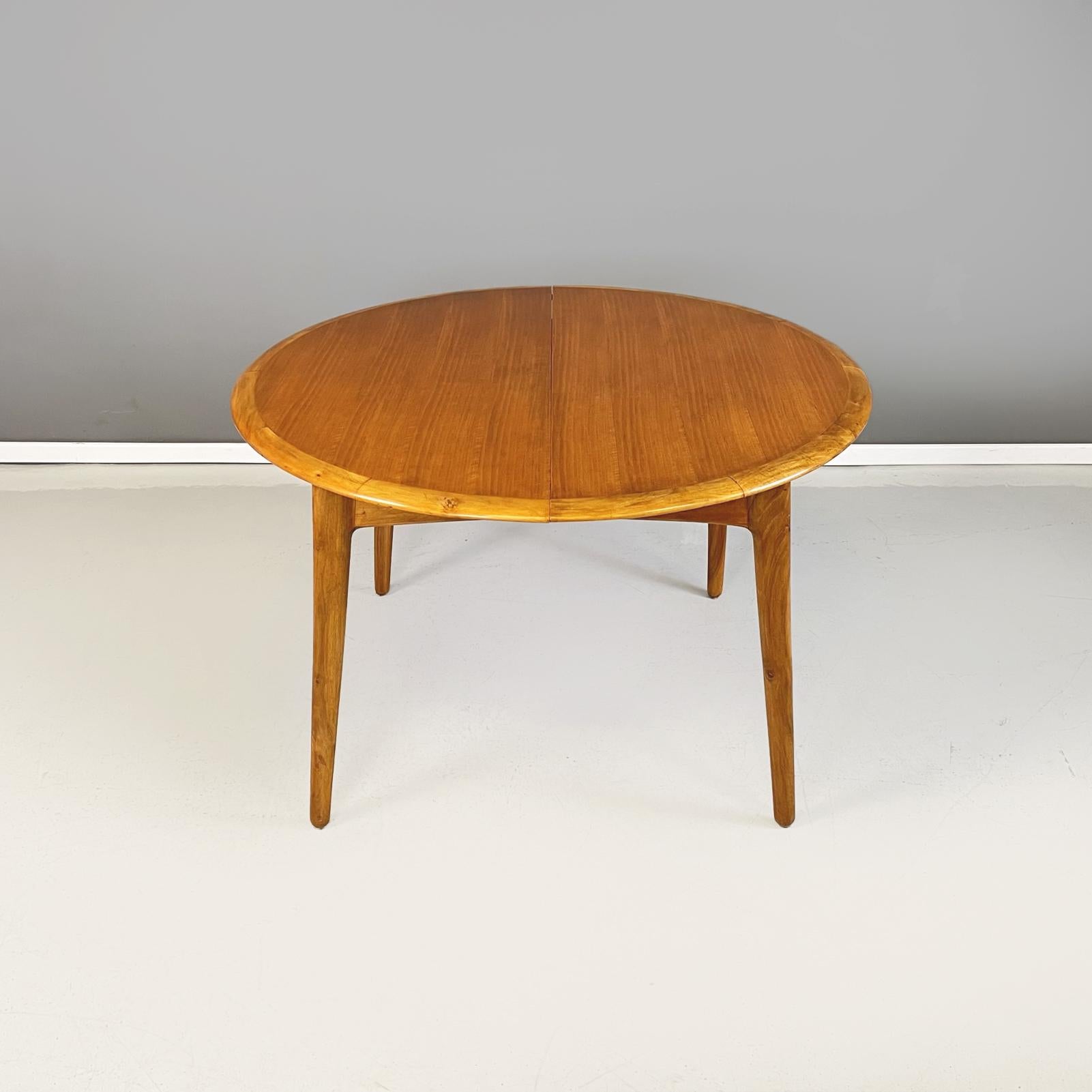 North Europa Midcentury Oval Round Wooden Dining Table with Extensions, 1960s For Sale 1