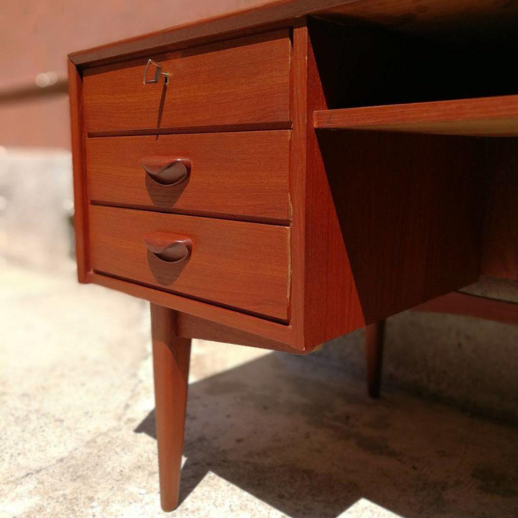 North European, Center, Teak Desk, with 3 Drawers and Bookcase, 1960s In Good Condition In MIlano, IT