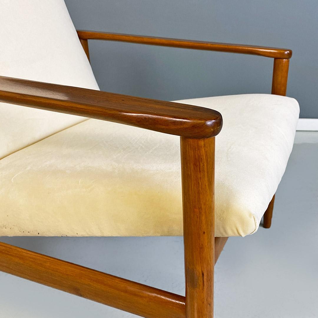 Nordeuropäischer Midcentury-Sessel aus cremeweißem Samt und massiver Buche, 1960er Jahre im Zustand „Gut“ im Angebot in MIlano, IT
