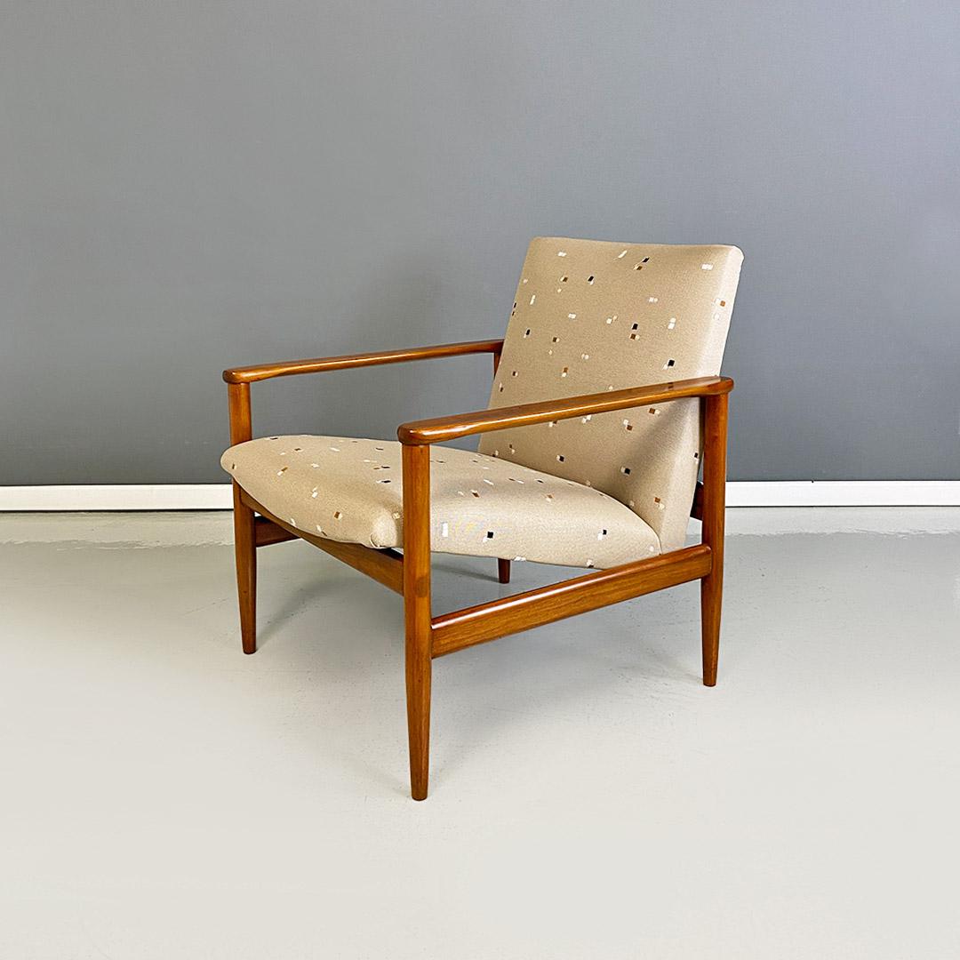 North European solid beech and beige fabric with pattern small size armchair, 1960s.
Armchair from northern Europe with solid beech wood structure, small in size, with shaped armrests and curved seat hooked to the back strip using two metal tabs.