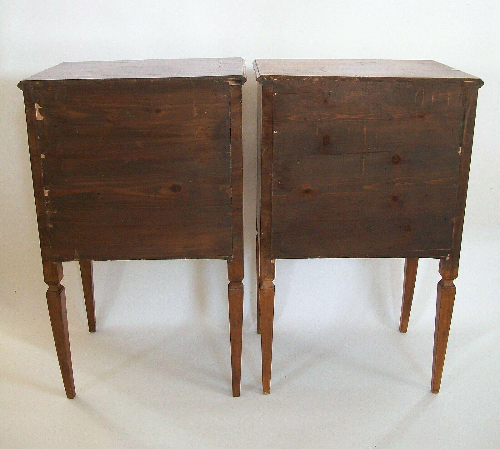 North Italian Antique Pair of Walnut Neoclassical Bedside Tables, Circa 1820 In Good Condition For Sale In Chatham, ON
