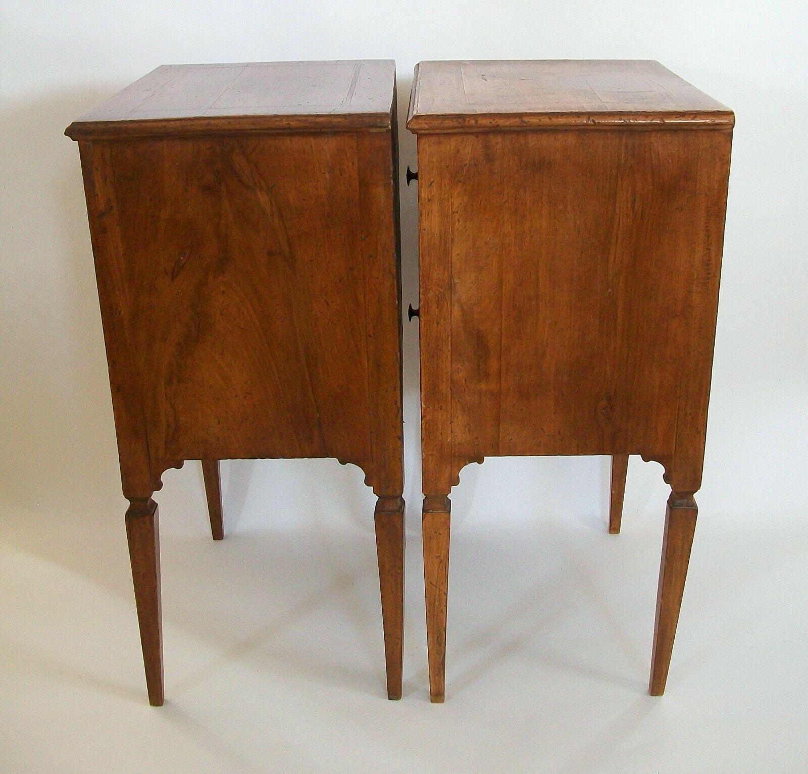 19th Century North Italian Antique Pair of Walnut Neoclassical Bedside Tables, Circa 1820 For Sale
