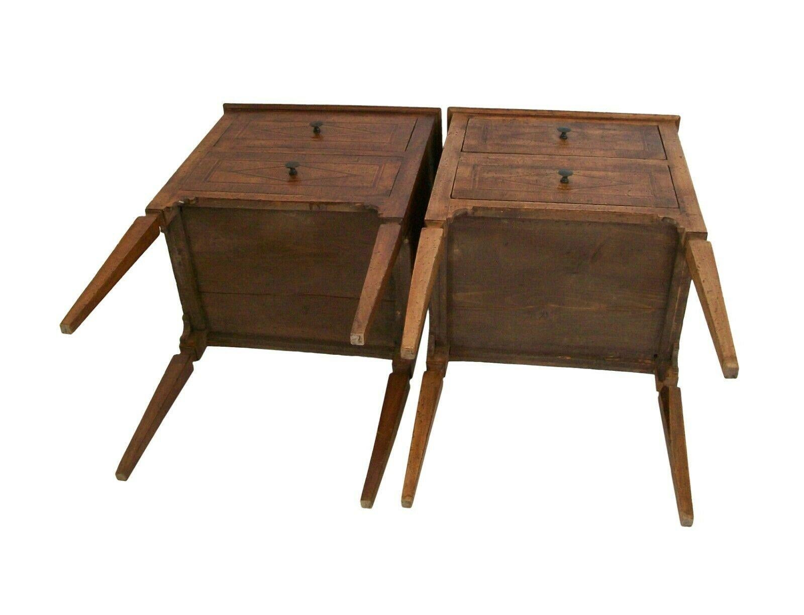 North Italian Antique Pair of Walnut Neoclassical Bedside Tables, Circa 1820 For Sale 2