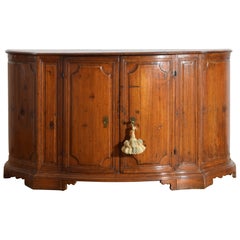 Credenza a due ante in legno di pino a forma di serpentina del tardo barocco italiano, 1715 ca.