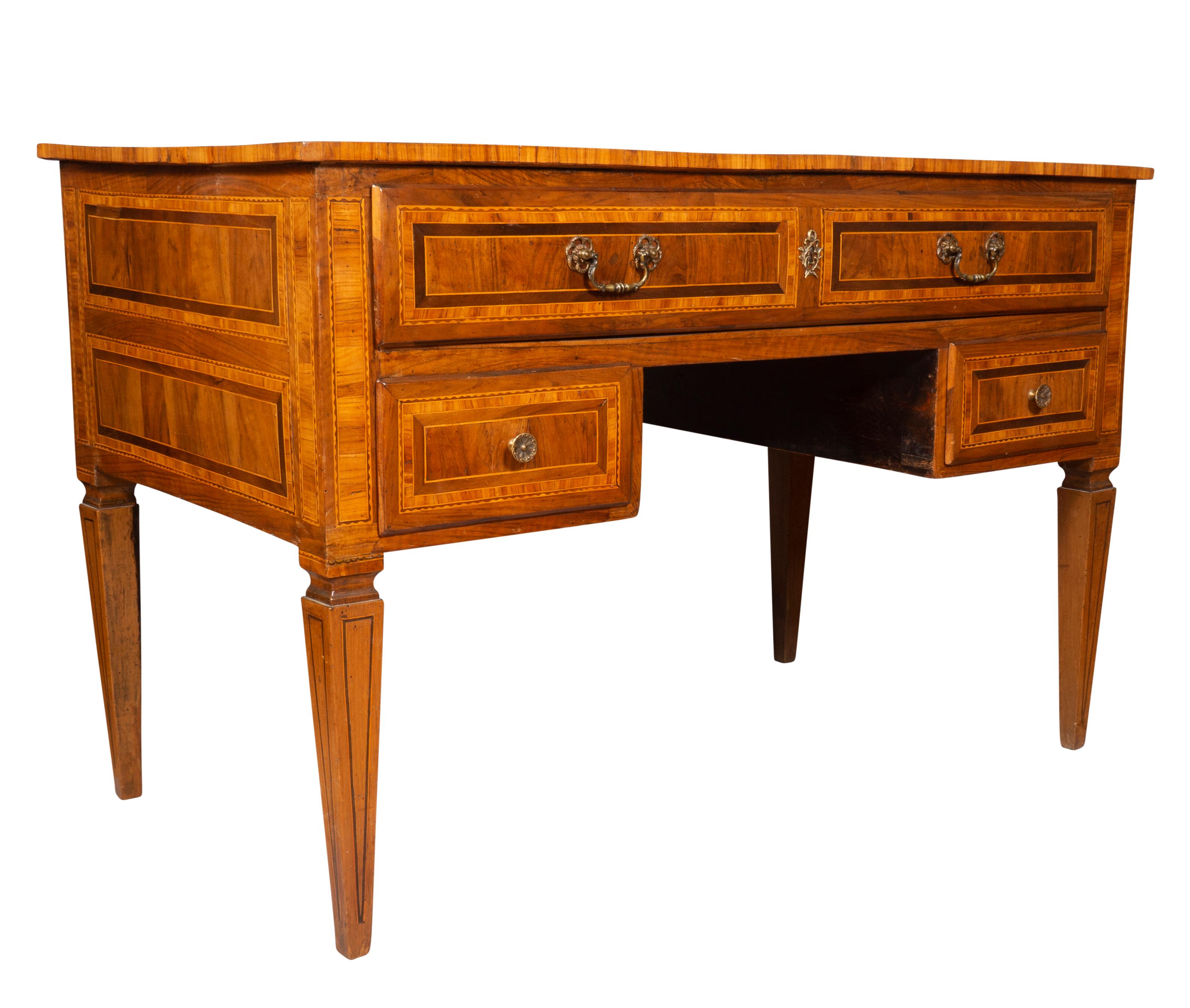 Norditalienischer neoklassizistischer Schreibtisch aus Nussbaum mit Intarsien im Angebot 1