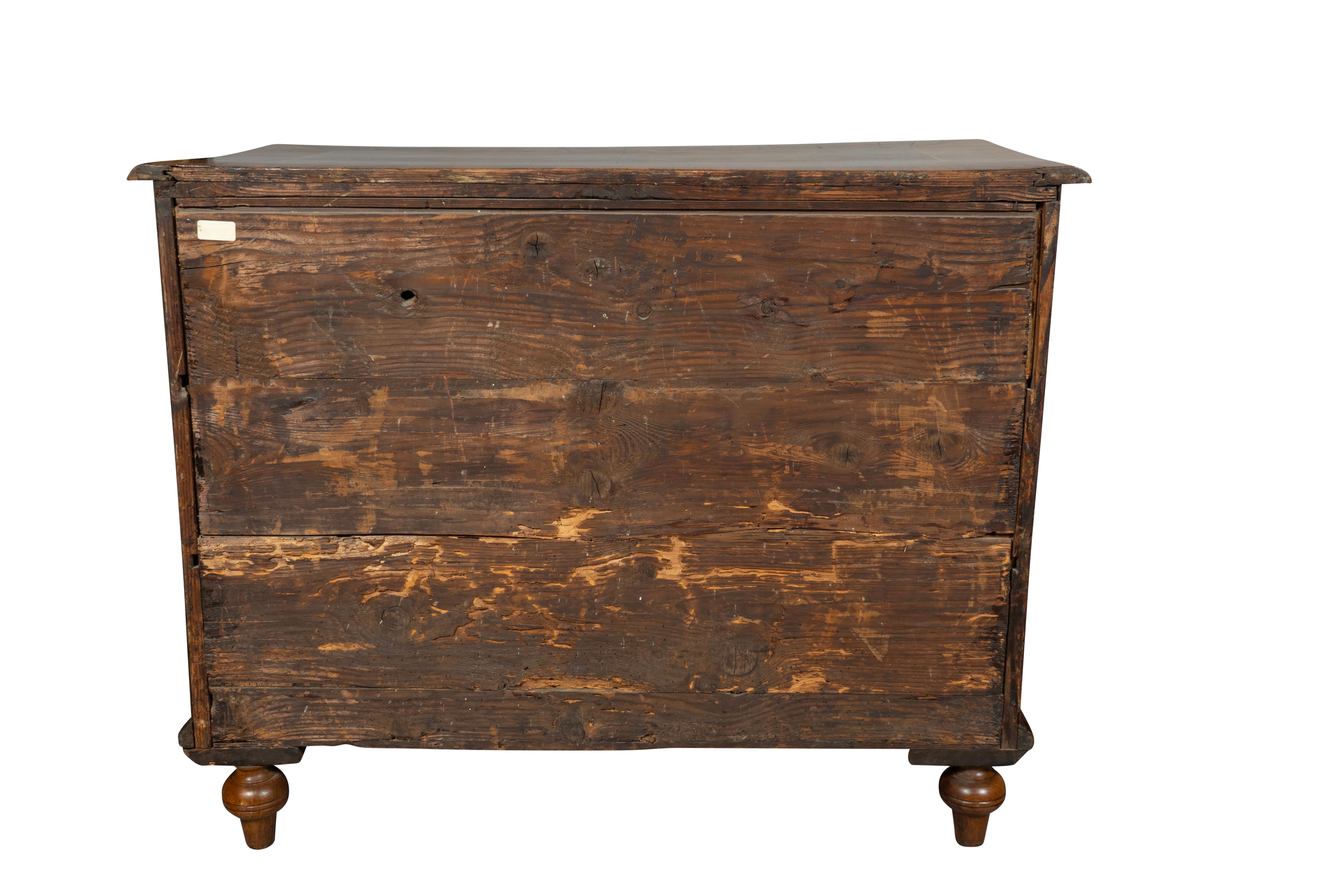 Commode en noyer d'Italie du Nord Bon état à Essex, MA