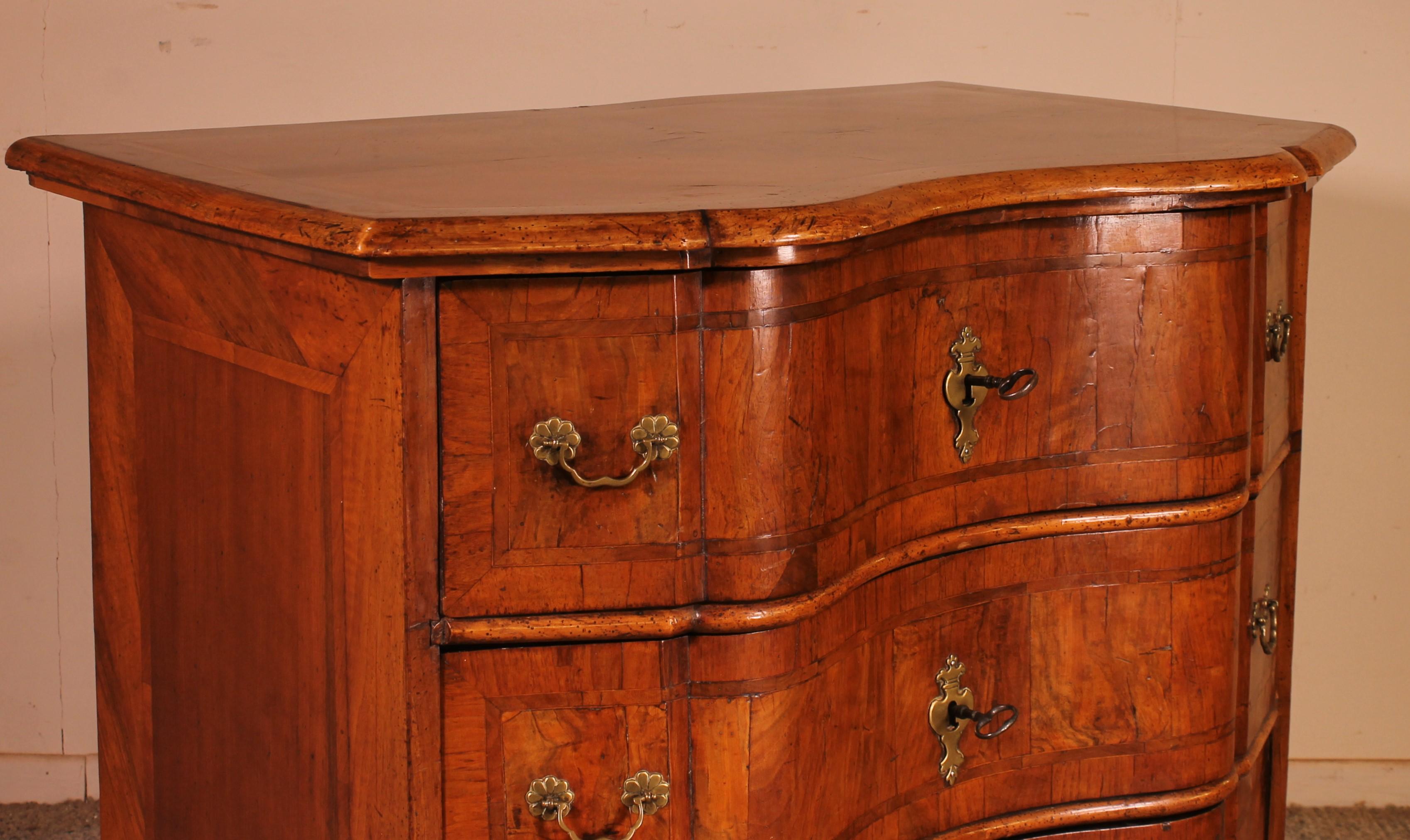 North of Italy Walnut Commode, 18th Century For Sale 6